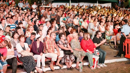 DAS &bdquo;JUGENDTROPH&Auml;E&ldquo; FEST &ndash; AUGUST